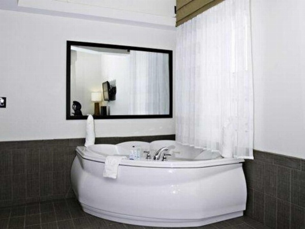 Sleep Inn & Suites Downtown Inner Harbor image 11