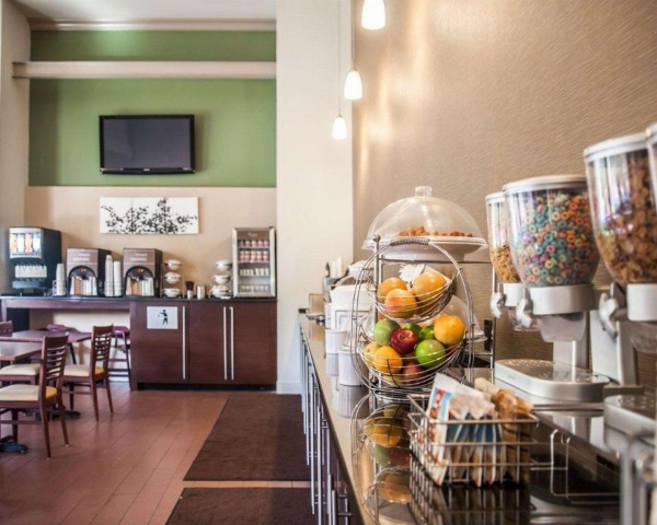 Sleep Inn & Suites Downtown Inner Harbor image 8